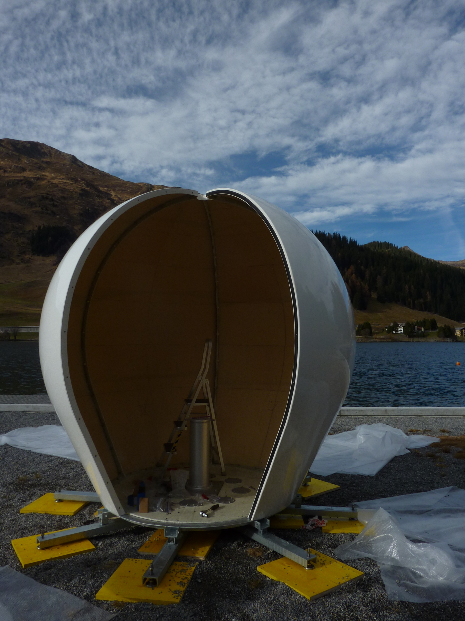 Construction of Radome in Autumn. Foto credit: Célia Lucas Construction of Radome in Autumn. Foto credit: Célia Lucas