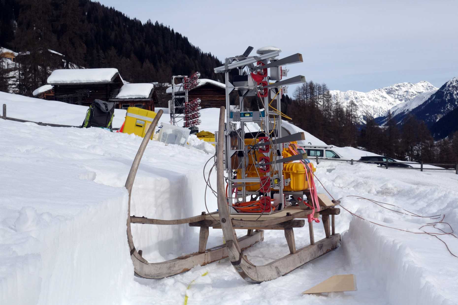 Enlarged view: The Hornschlitten with KAPRI radar mounted in Davos.